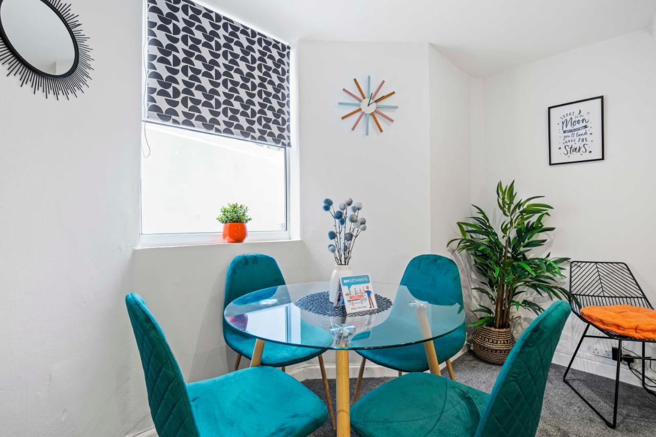Queens Apartment - By My Getaways - Free Parking For One Car Hove Extérieur photo