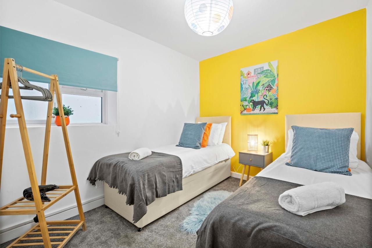 Queens Apartment - By My Getaways - Free Parking For One Car Hove Extérieur photo