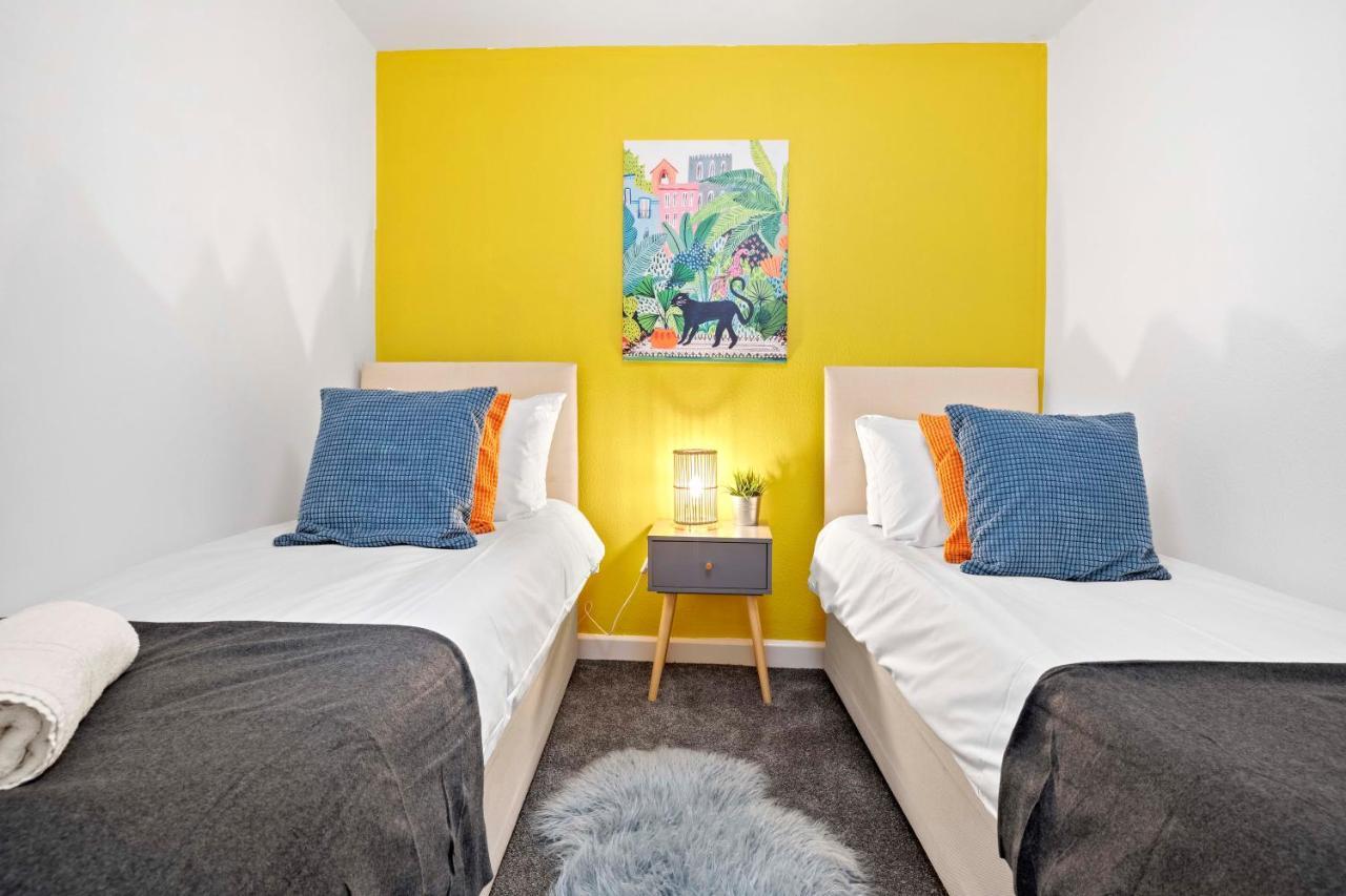 Queens Apartment - By My Getaways - Free Parking For One Car Hove Extérieur photo