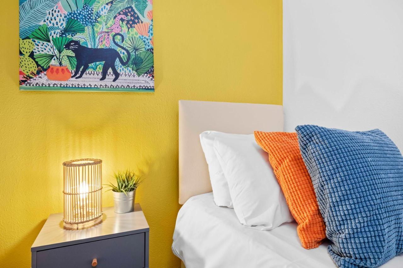 Queens Apartment - By My Getaways - Free Parking For One Car Hove Extérieur photo
